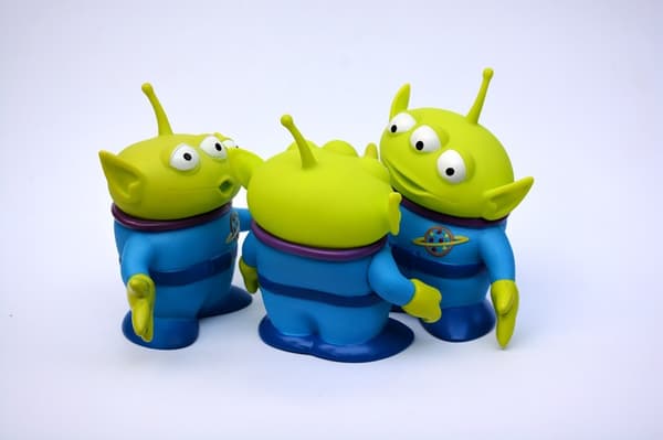 Tre Ögon Kingdom Vinylleksak 3-ögd Alien Actionfigur[YJD]