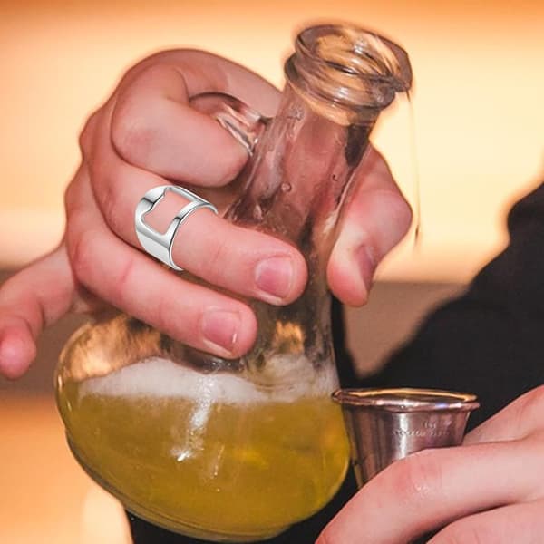Raffineret og elegant bartender-flaskeåbnerring. Flaskeåbner til fingeren. (JYD)