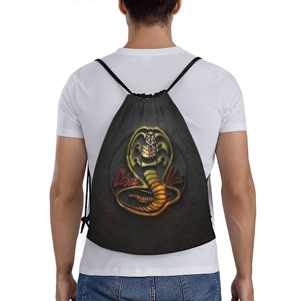 Rolig Cartoon Cobra Kai Ryggsäck med dragsko Sport Gym Bag för Yoga Simning Gymsäck Vandring-DFB1487_v (YJD) S