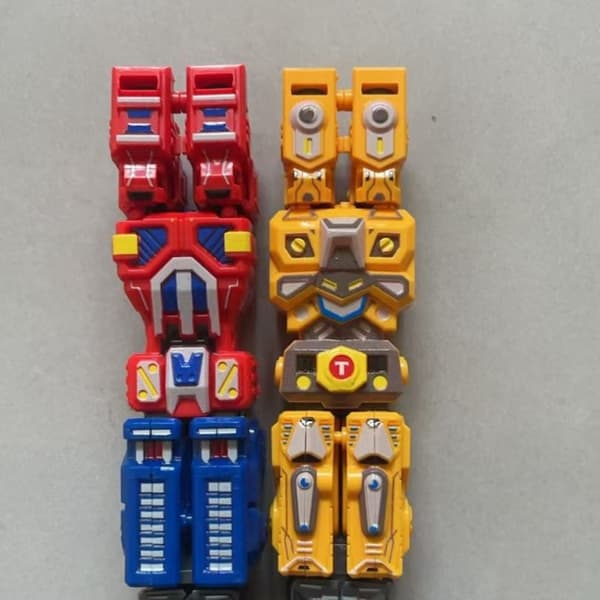 Transformers 2 stk. transformerende penner: Optimus Prime, War God Bumblebee, Warrior Mecha transformerende penner, Robot Transformers penner [YJD] 2pcs