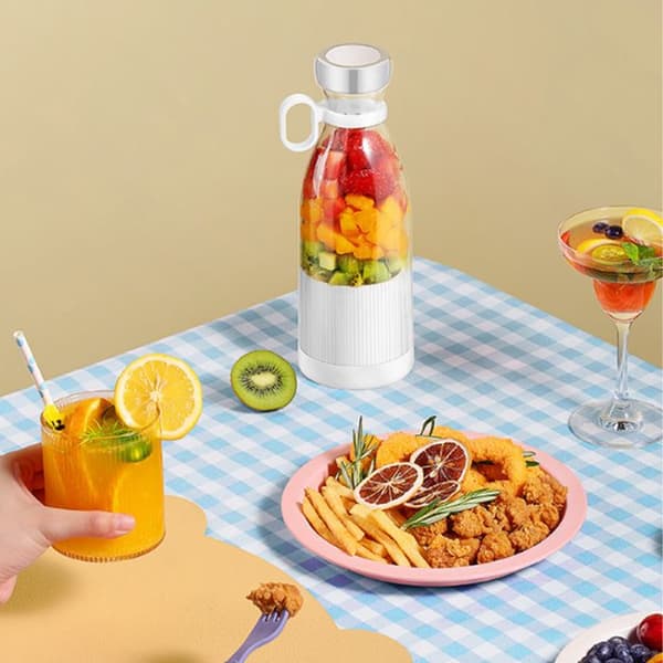 Hvit vannflaske med juicer, multifunksjonell USB oppladbar juicekopp