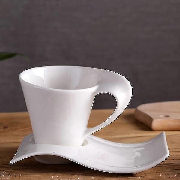 Vågformad kaffekopp Kaffebar Ren vit kaffekopp Presentkopp