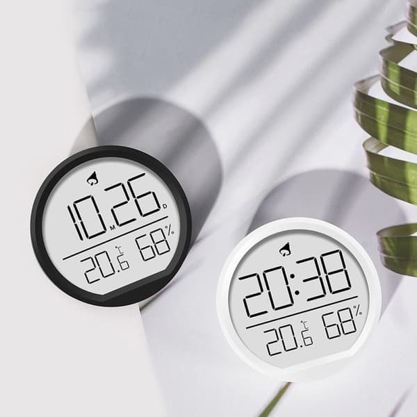 Smal magnetisk termometer och hygrometer med väggmonterad elektronisk klockfunktion