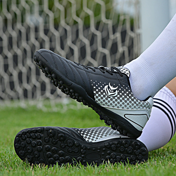 Teenager Unisex fodboldstøvler Spikes Sko Atletik Sneakers Black And White 30