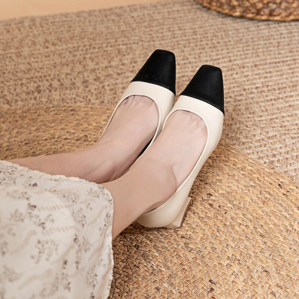 Naisten paksut, teräväkärkiset pumput, jotka vastaavat värejä Mid Heel -kengät White 35