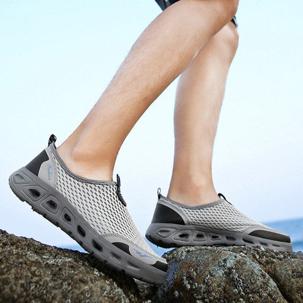 Unisex Mesh Andas Beach Slip-On Surf Aqua Shoes Snabbtorkande Ljusgrå US 9 Women/US 7 Men