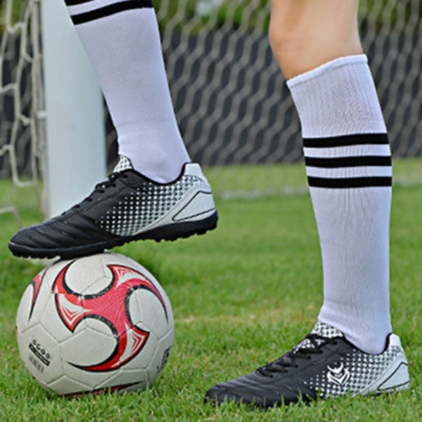 Teenager Unisex fodboldstøvler Spikes Sko Atletik Sneakers Black And White 30