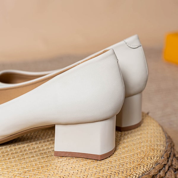 Naisten paksut, teräväkärkiset pumput, jotka vastaavat värejä Mid Heel -kengät White 37