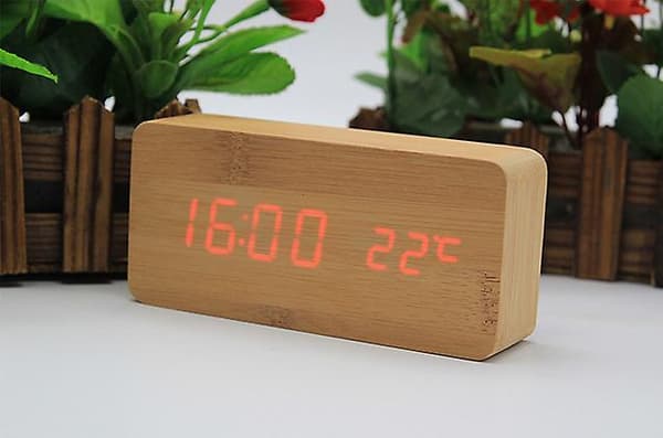 2022 New Simple Square Alarm Clock (display Time, Date And Temperature) In Various Colors