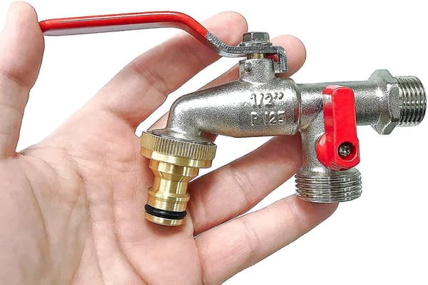 Xceedez G6354 Dobbelt Udendørs Vandhane 1/2\" 3/4\". Perfekt til terrasser og dæk med timerstyret vanding, Sølv