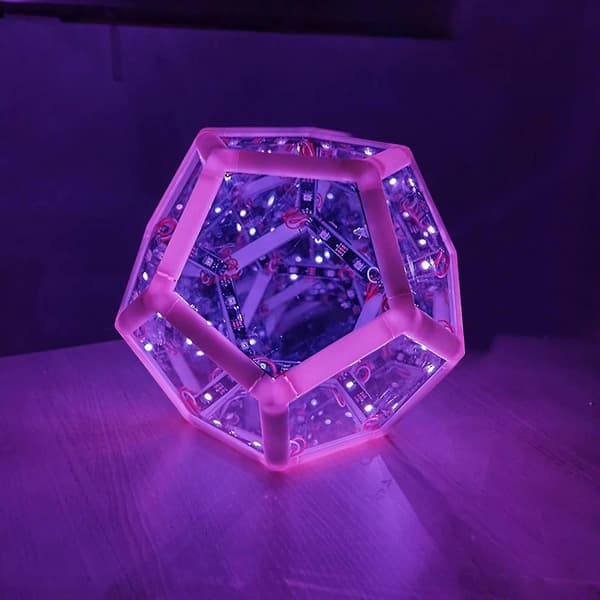 The Infinitex Dodekaeder Fargekunst Lys