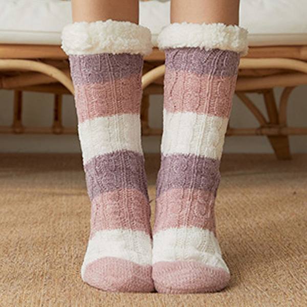 Naisten talviset lämpimät lattiasukat lumikuvioilla, paksut tossut, matto, liukueste fleece-sukat Pink And Purple