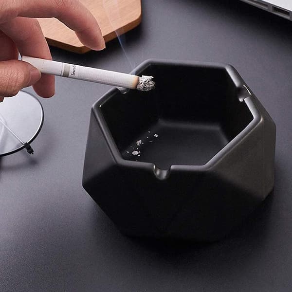 Ceramic Ashtray With Lid,windproof Design And Geometric Shape Ashtray Black