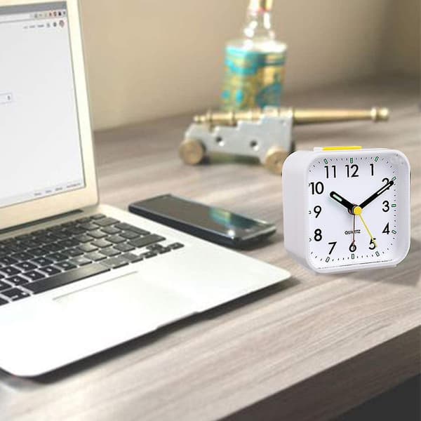 Battery Alarm Clock Bedside Non Ticking Silent Desk Clock