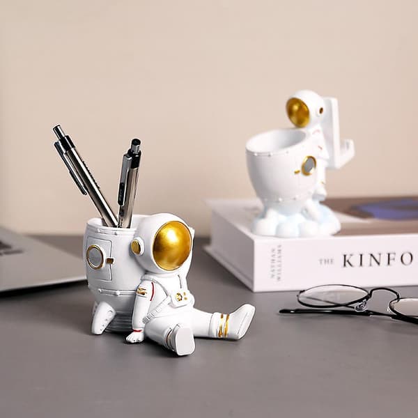 Multipurpose Astronaut Pen Holder Creative Phone Holder Painted Resin Ornament Seated