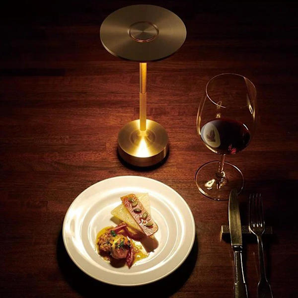 Fire-trinns Dimbar Bordlampe Skrivebordslampe Nattelys Oppladbar Trådløs Vannfast Gold