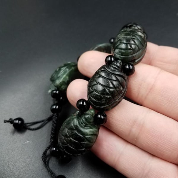 Naturlig svart jade sköldpadda Elastiskt armband Charm Smycken Modeaccessoarer Handsnidade Man Kvinna Lycka Amulett Green