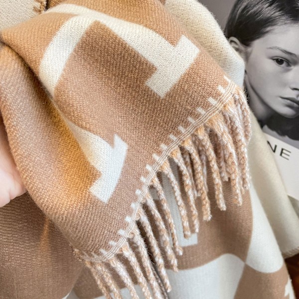 Tassel skjerf for kvinner H høst og vinter varm dobbeltsidig skjerf Dark camel
