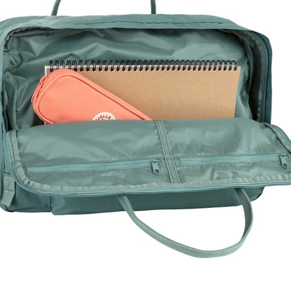 Viikonloppuun sopiva urheilukassi 30L red