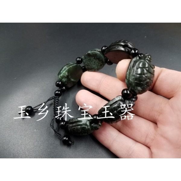 Naturlig sort jade sköldpadda Elastisk armbånd Charm Smycken Modeaccessoarer Handsnidade Man Kvinna Lycka Amulett Green