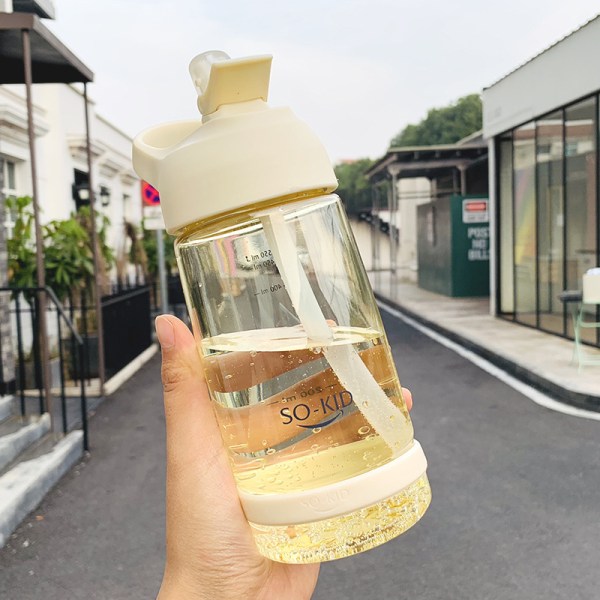 sportvattenflaska med halm udendørs resa plast drikker muggar