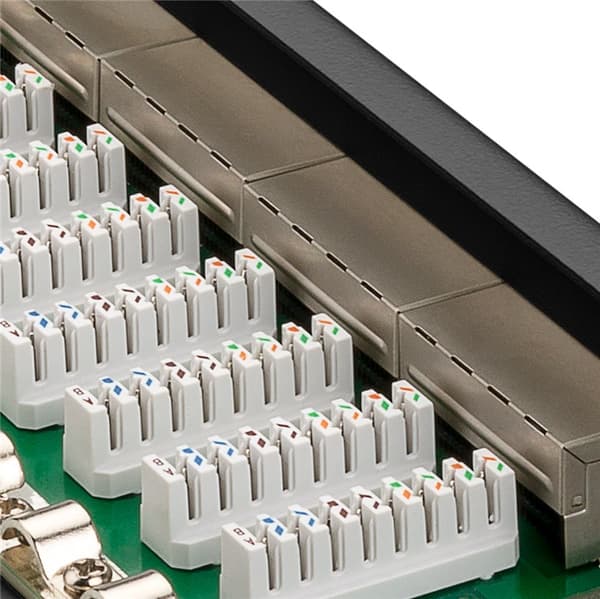 CAT 6a 10-tums (25,4 cm) kopplingspanel, 12 portar