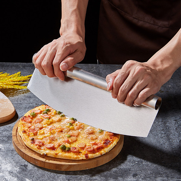 Ruostumattomasta teräksestä valmistettu pizzaleikkuri keinuterällä L
