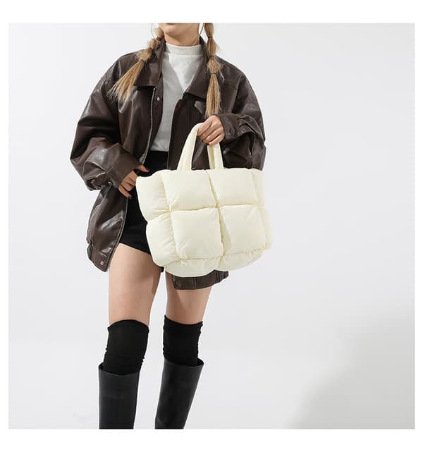 Suuri puffer-kangaskassi olkalaukku White White