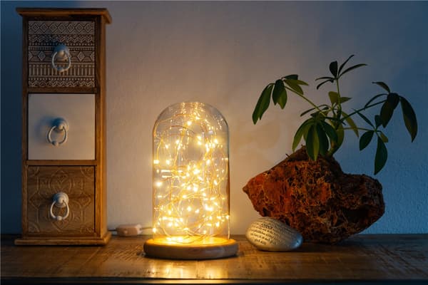 Lasikupu mikro-LED-mikrovalolenkillä