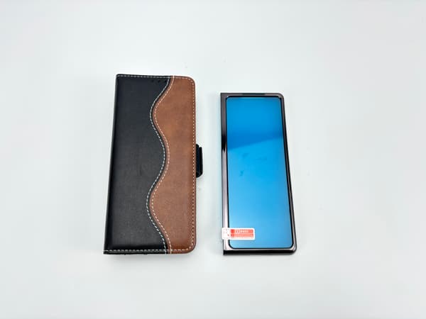 Samsung Galaxy Z Fold -kotelo korttipaikoilla ja jalustalla Black Model 5 Black