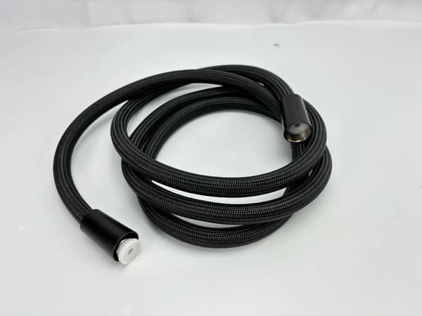 Bruserslange 2 Meter Sort Nylon Eksplosionssikker med Stålhætte - Høj Vandgennemstrømning, Fleksibel og Anti-kink til Badeværelse
