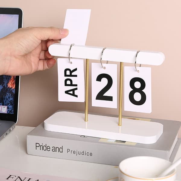 Moderne minimalistisk træornament - Evighedskalender White White