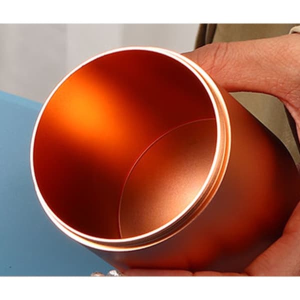 Orange askfat i aluminiumlegering med vindtät utformning och roterande, förseglat lock