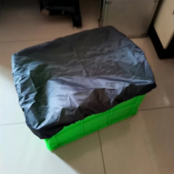 Musta pölysuoja suojaa esineitäsi nyt! L