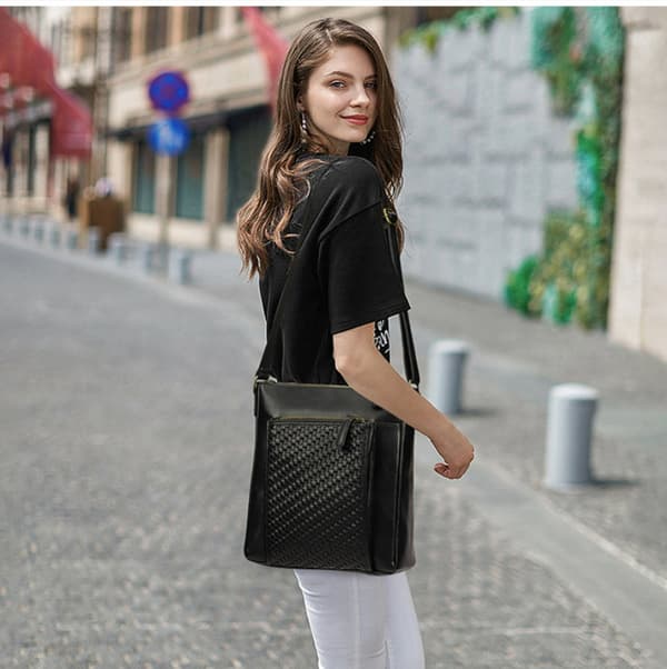 Stilren Vävd Axelväska - Elegant & Rymlig Design Black Black