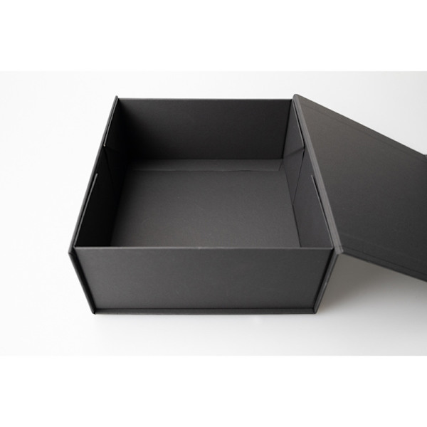 Set med 2 presentaskar med magnetstängning Black M Black M