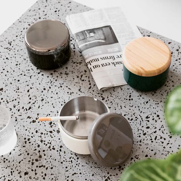 Nordisk Stil Askkopp med Lock - Rostfritt Stål & Bambu, Vindtät & Rökfri White White