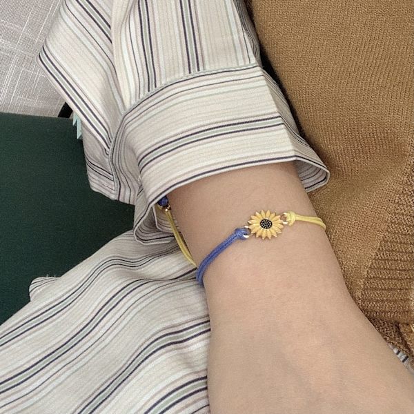Makraméarmband i ukrainska färger Flerfärgad