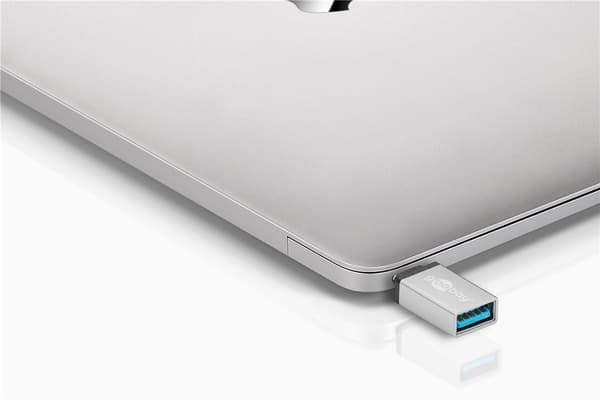 USB-C™/USB-A 3.0 OTG SuperSpeed sovitin latauskaapeleille, hopea