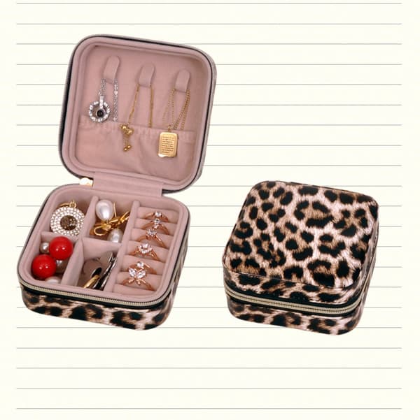 Bärbar smyckesbox med leopardmönster