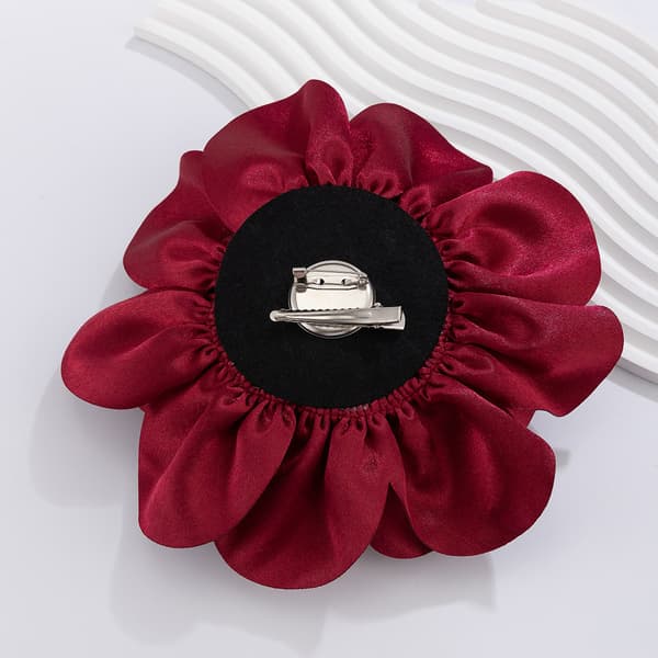 Överdådig brosch med stor blomma i satin DarkRed DarkRed