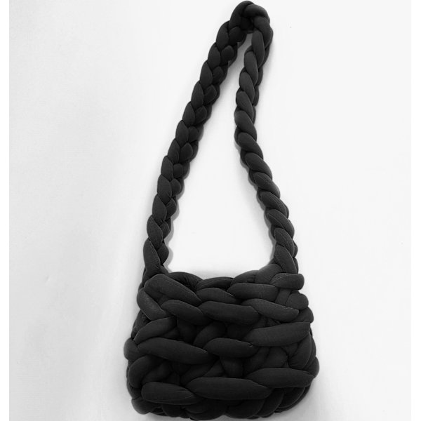 Handvävd Crossbody-väska Rymlig och stilren Svart