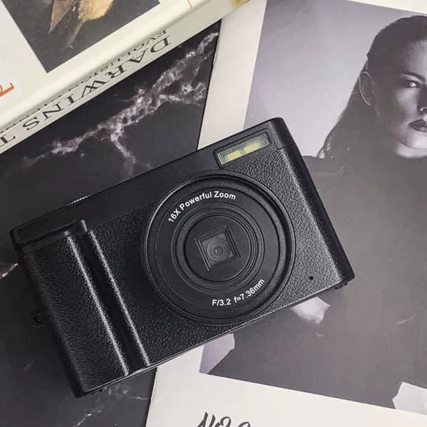 Digitalkamera 48 MP, 1080p HD, 16x zoom, flip screen Sort