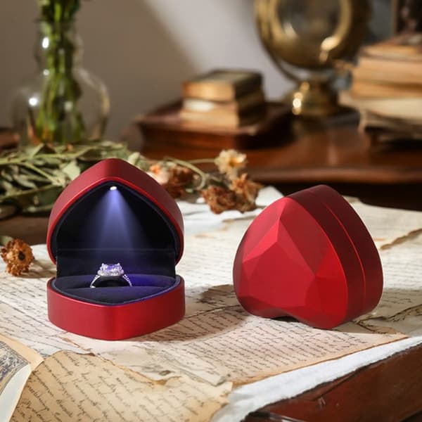 Red Heart-Shaped Engagement Ring Box with LED Light kompatibelt med PU EVA Proposal Gift