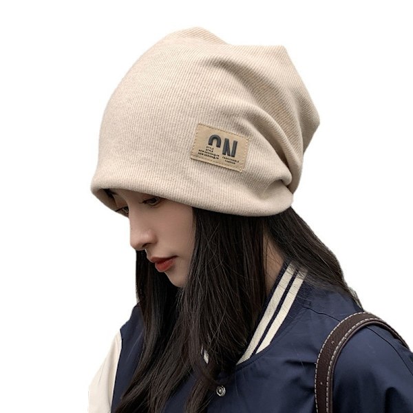 Stickad mössa med öronlappar Beige