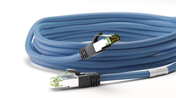 RJ45 (CAT 6A, 500 MHz) patchkabel med CAT 8.1 S/FTP rå kabel, blå