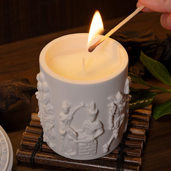 Präglat Cedar doftljus - Elegant hemdoft