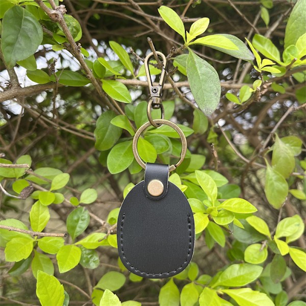 Tyylikäs musta PU-nahkakotelo Apple AirTags -seurantalaitteelle Musta