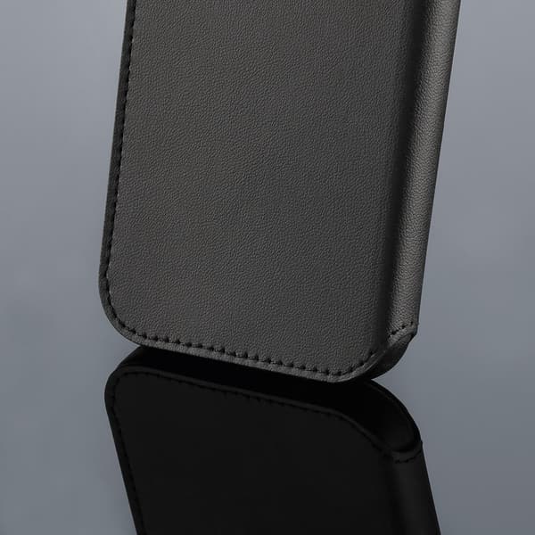 Mobilfodral MagLine Svart - iPhone 13