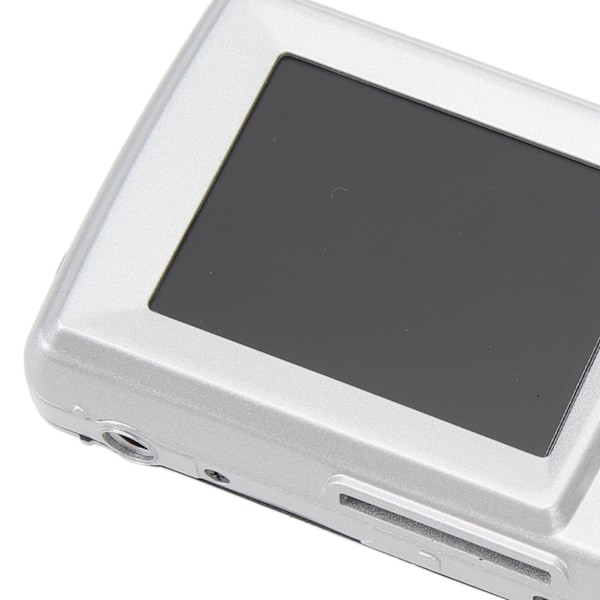 1080P, 16 MP Kompakt Digitalkamera med 2,4-Tums Skärm - 32GB Silver